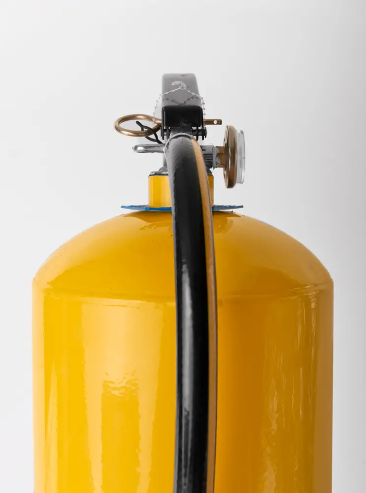 Extintor amarillo multipropósito de 20 lbs
