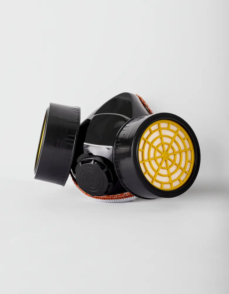 Máscara antigases de color negro